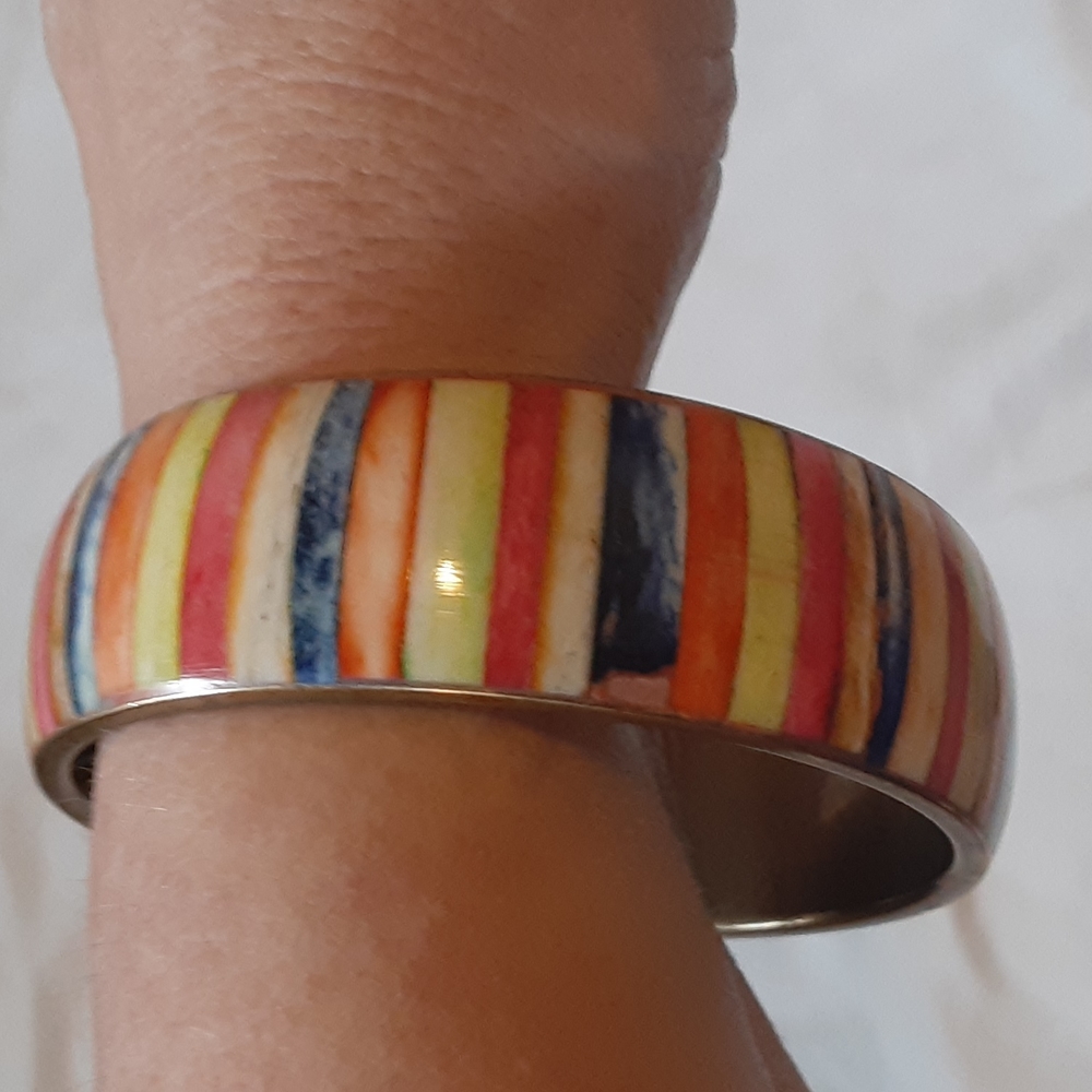 DYED MOTHER OF PEARL INLAY WITH BRASS. RAINBOW COLORS BRACELET.